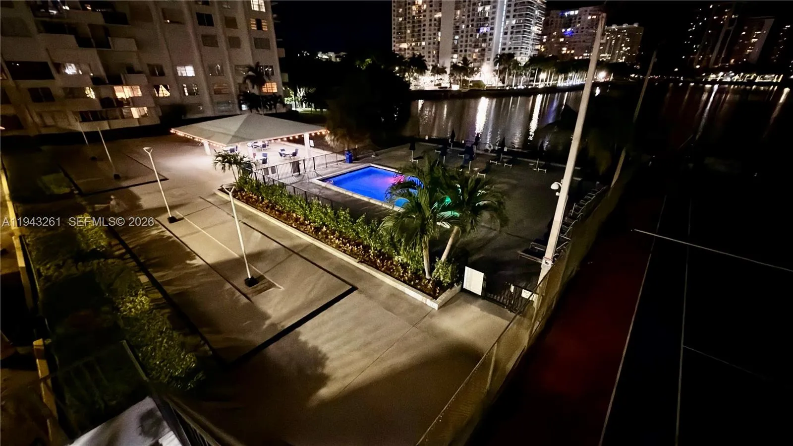 1 bedroom 1 bath for sale at 2750 NE 183rd St # 906, Aventura FL 33160