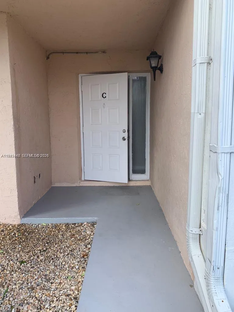 2 bedroom 2 bath for sale at 1190 Washington Cir # 1190C, Homestead FL 33034