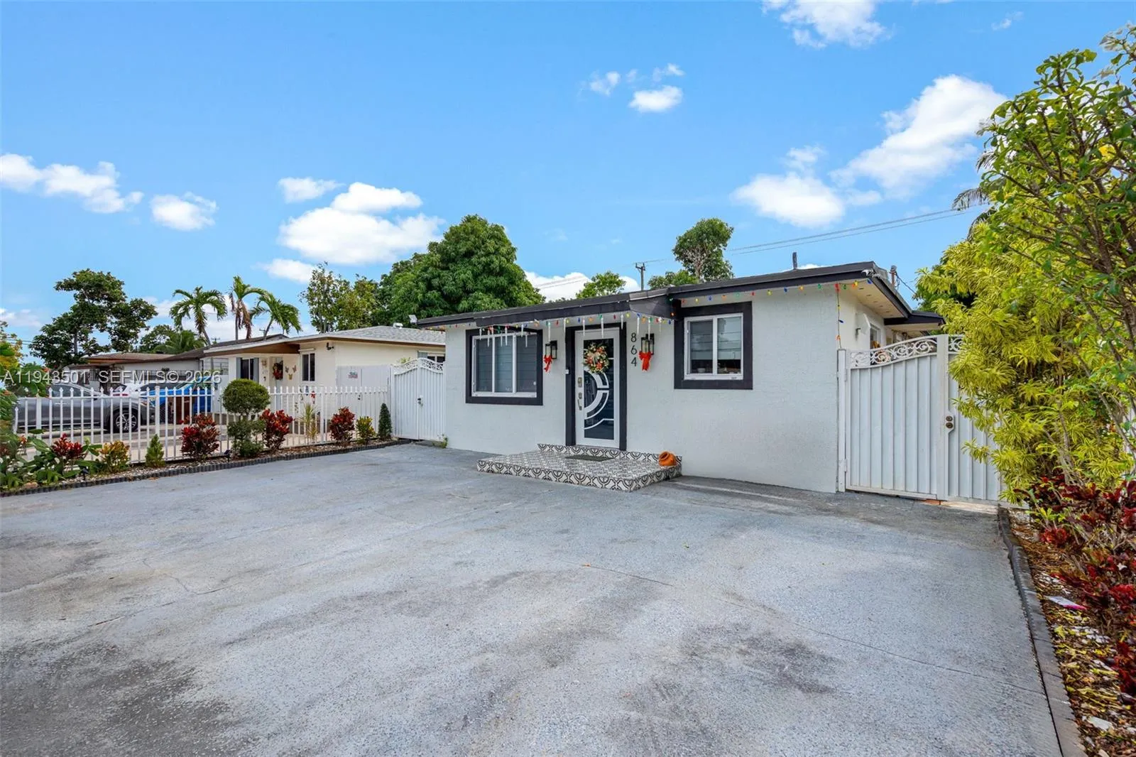 864 E 29th St, Hialeah FL 33013