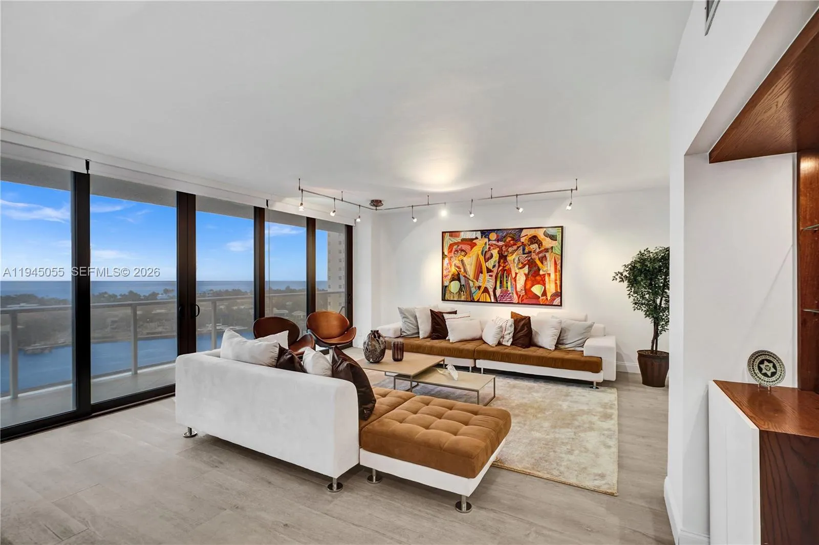 2 bedroom 2 bath for sale at 20281 E Country Club Dr # 1002, Aventura FL 33180