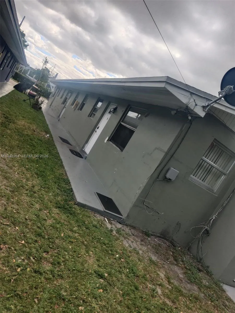 844 SW 10th St, Hallandale Beach FL 33009
