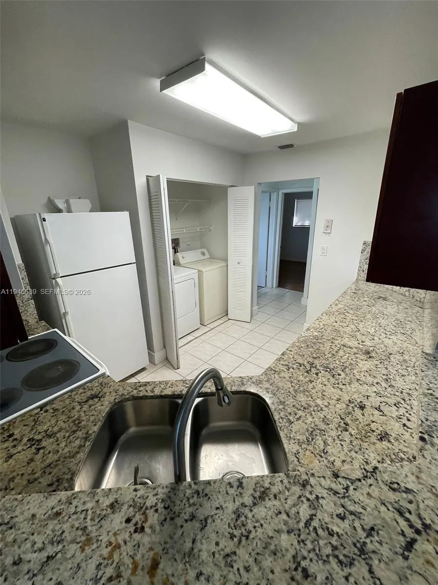 3457 NW 44th St # 104, Oakland Park FL 33309