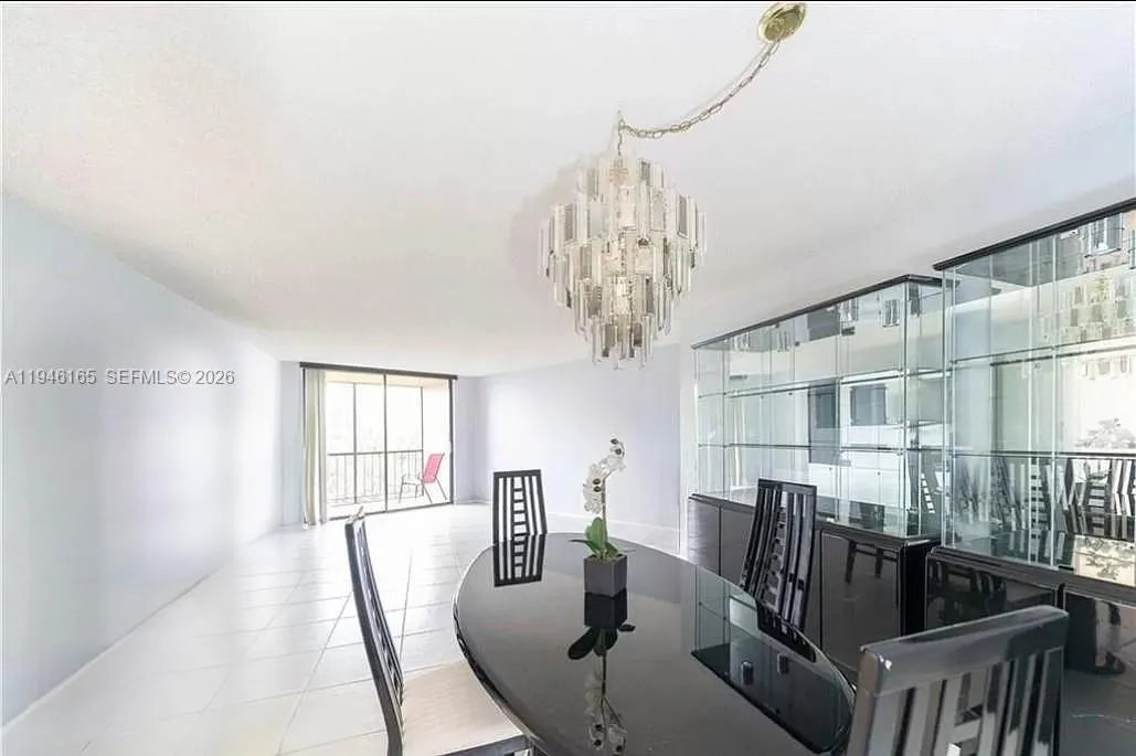 3800 N Hills Dr # 406, Hollywood FL 33021