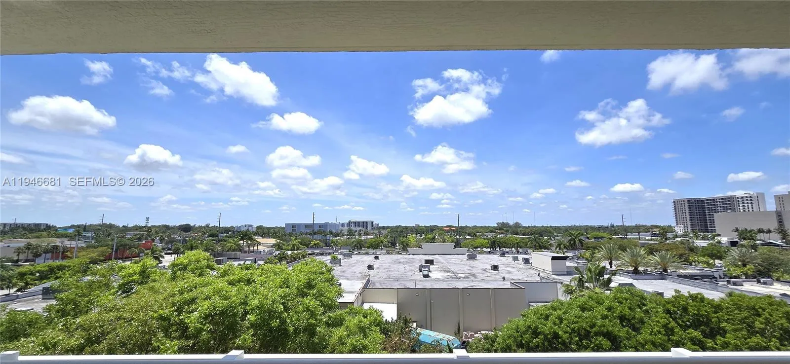 3 bedroom 2 bath for sale at 2775 NE 187th St # 506, Aventura FL 33180