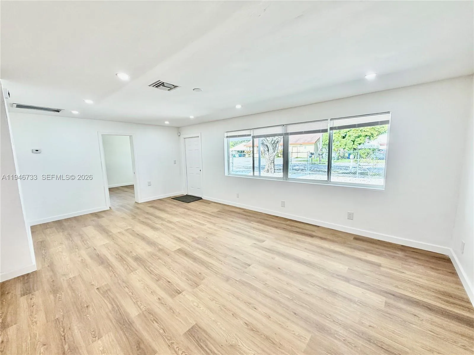 2036 NW 28th St, Oakland Park FL 33311