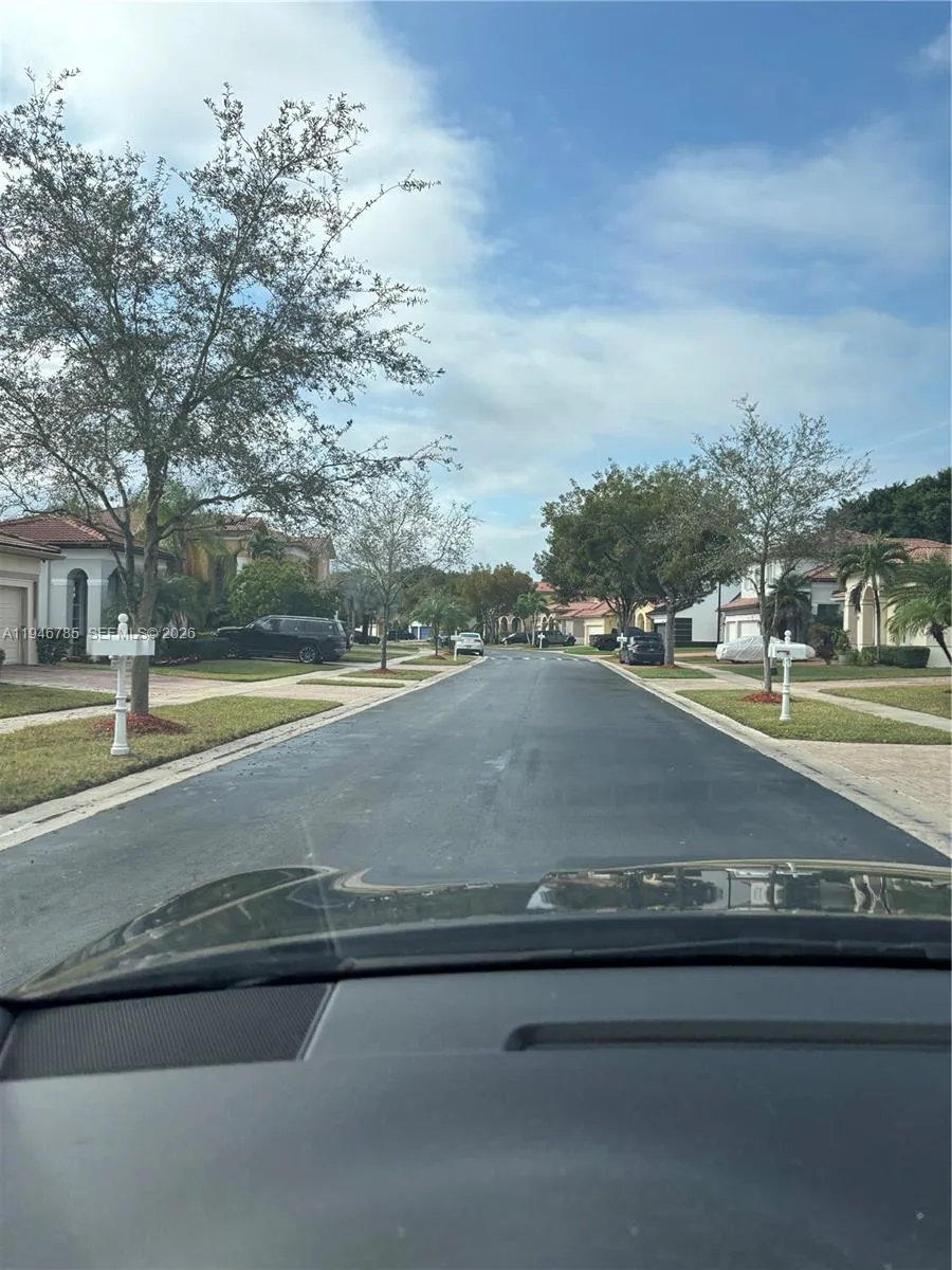 2103 NE 38th Rd, Homestead FL 33033