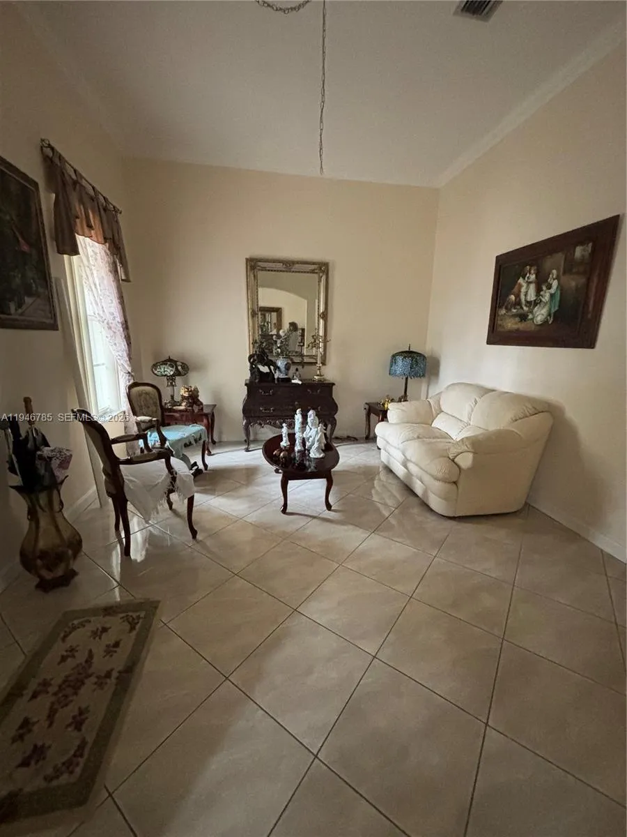 2103 NE 38th Rd, Homestead FL 33033