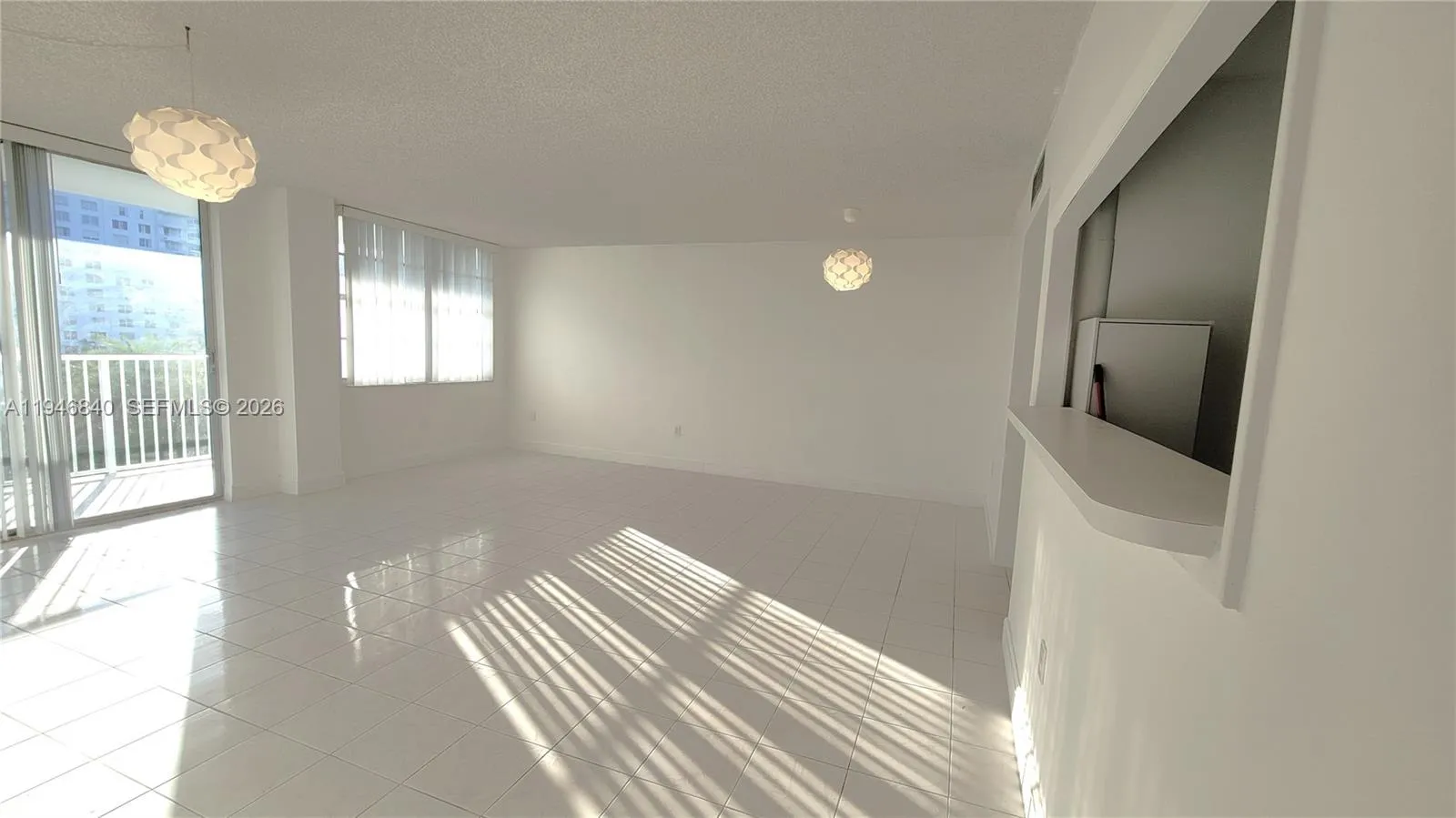2 bedroom 2 bath for sale at 2801 NE 183rd St # 504W, Aventura FL 33160