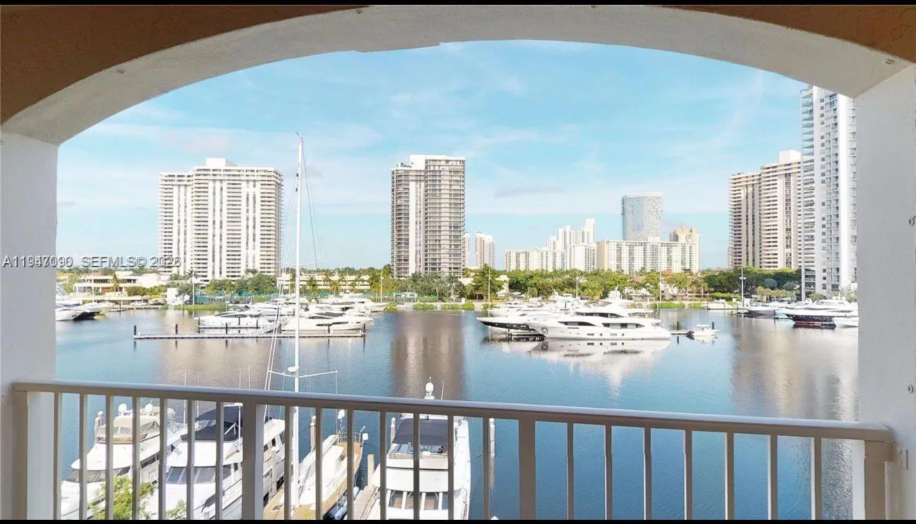 3 bedroom 2 bath for sale at 19877 E Country Club Dr # 3608, Aventura FL 33180