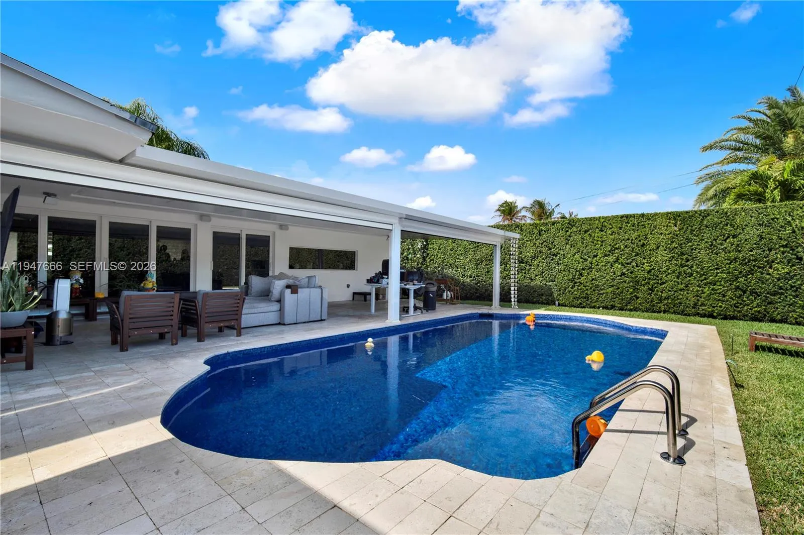 21015 NE 19th Ct, Miami FL 33179