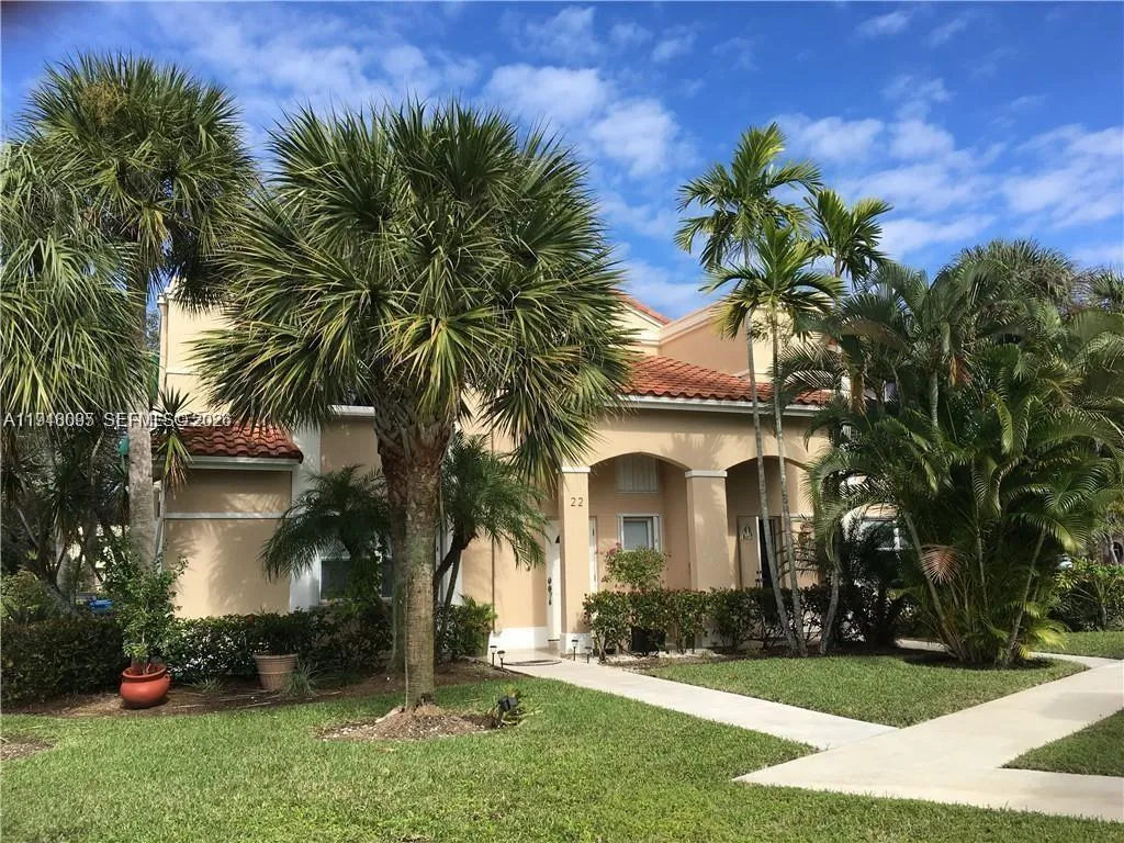 3 bedroom 2 bath for sale at 561 Racquet Club Rd # 21, Weston FL 33326
