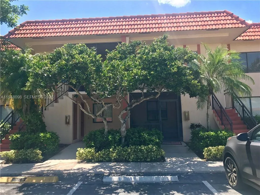 2 bedroom 2 bath for sale at 379 Lakeview Dr # 205, Weston FL 33326