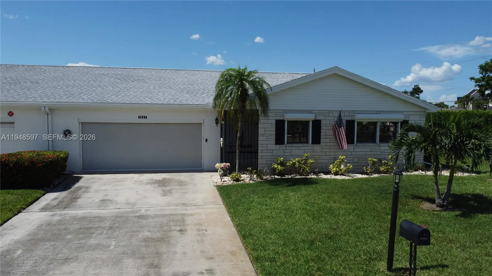 3 bedroom 2 bath for sale at 1527 Edgewater Circle, Fort Myers FL 33919