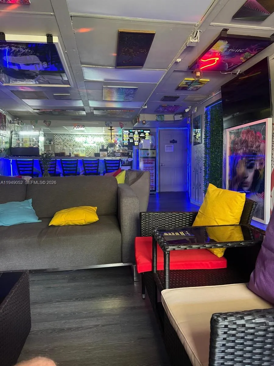 17010 W Dixie Hwy, North Miami Beach FL 33160