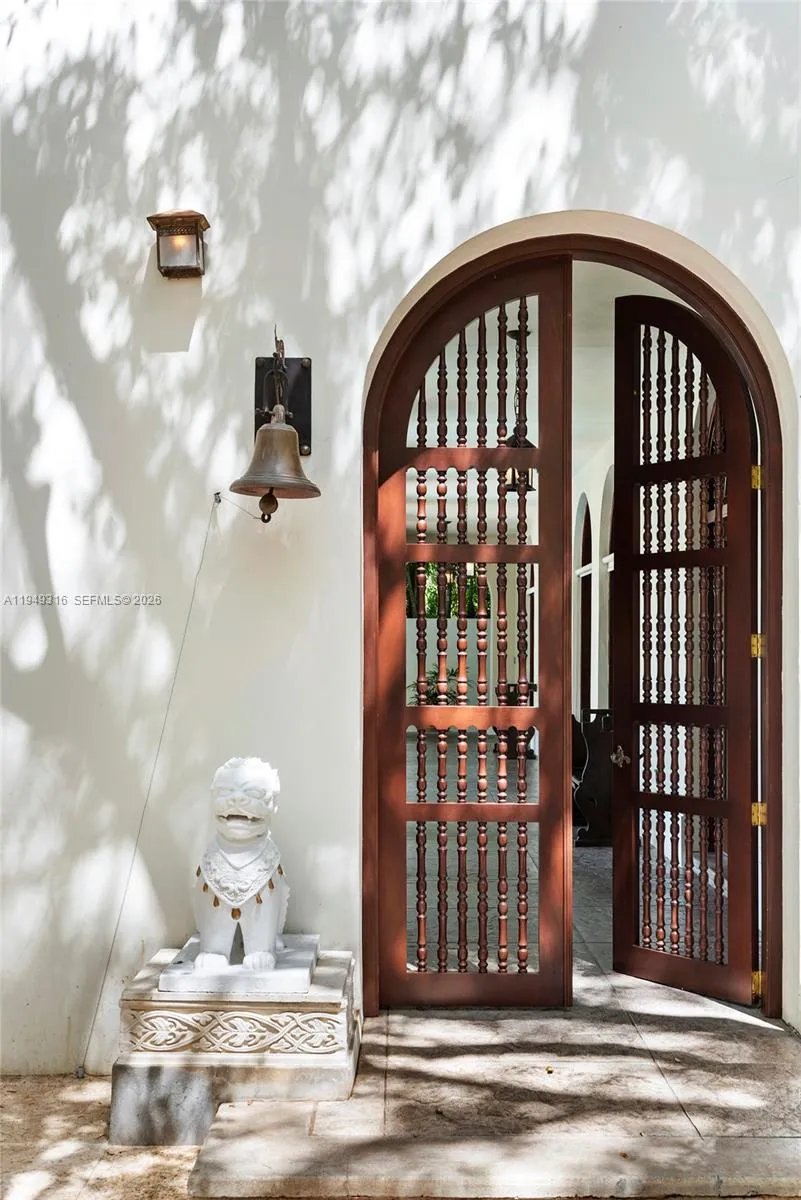 4191 Lybyer Ave, Coconut Grove FL 33133