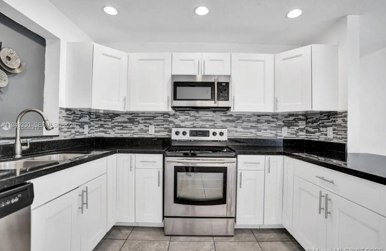 7321 Johnson St, Hollywood FL 33024