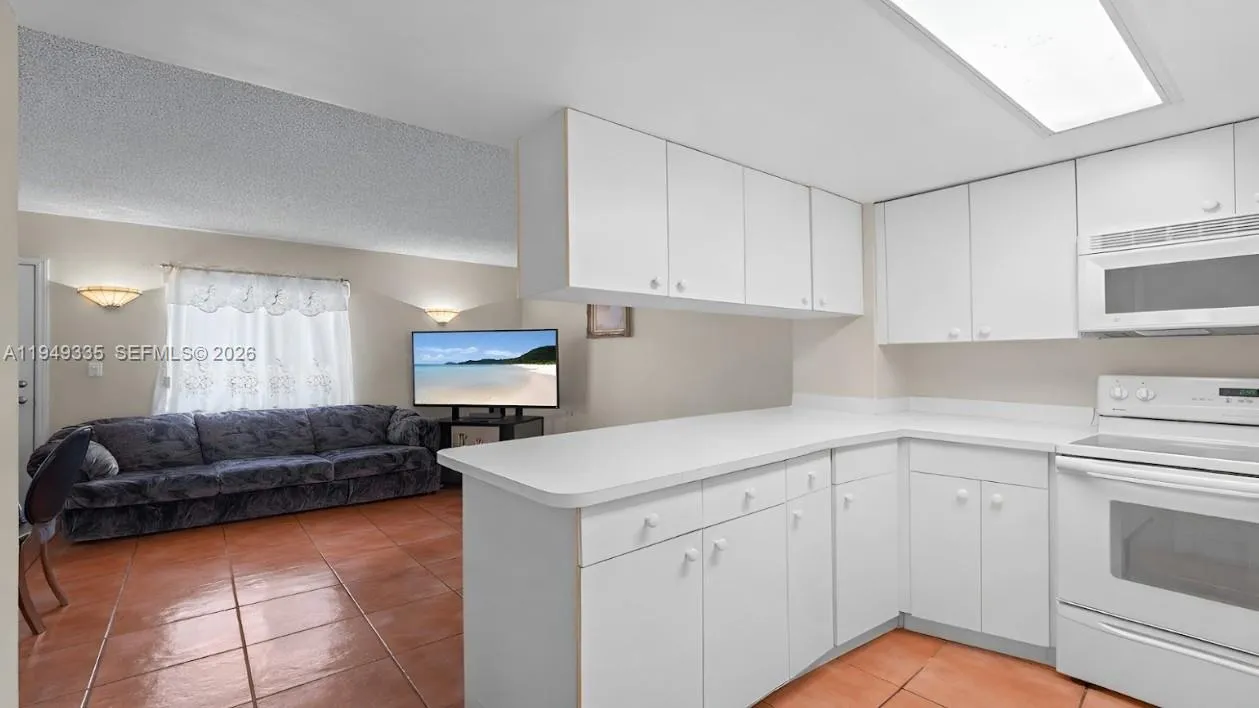 2178 W 60th St # 18111, Hialeah FL 33016