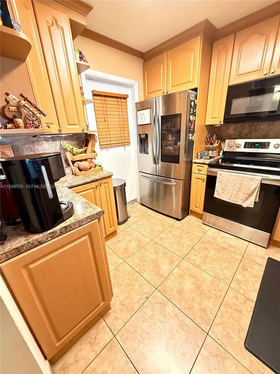 5790 Stirling Rd # 104, Hollywood FL 33021