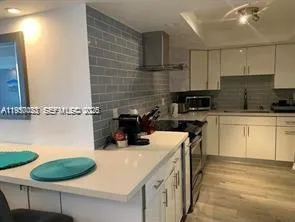 6039 Collins Ave # 1131, Miami Beach FL 33140