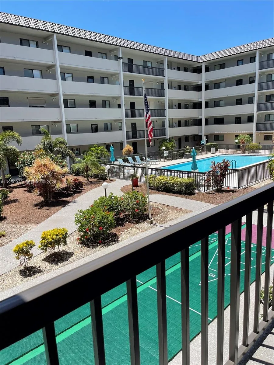 2 bedroom 2 bath for sale at 2121 COLLIER AV # 215, Fort Myers FL 33901