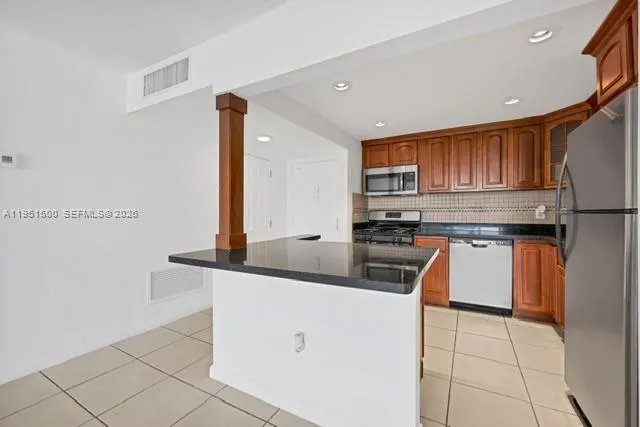 2175 NE 170th St # 206, North Miami Beach FL 33162