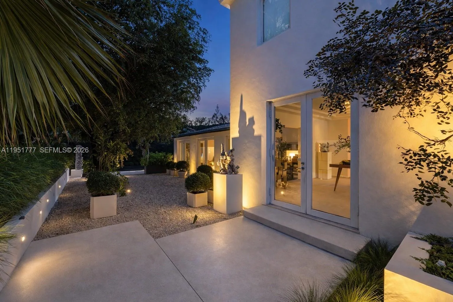 3325 Pine Tree Dr, Miami Beach FL 33140