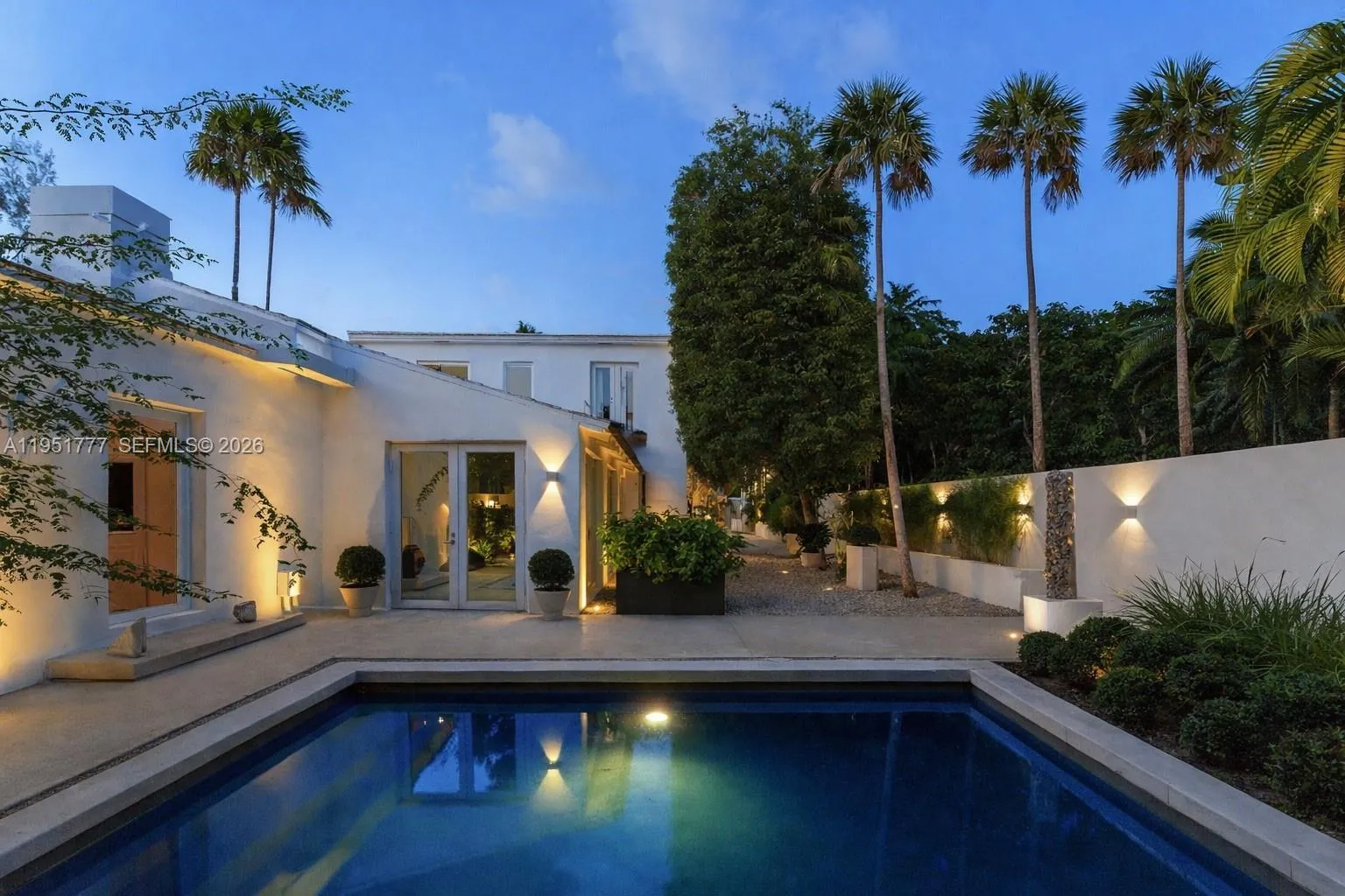 3325 Pine Tree Dr, Miami Beach FL 33140