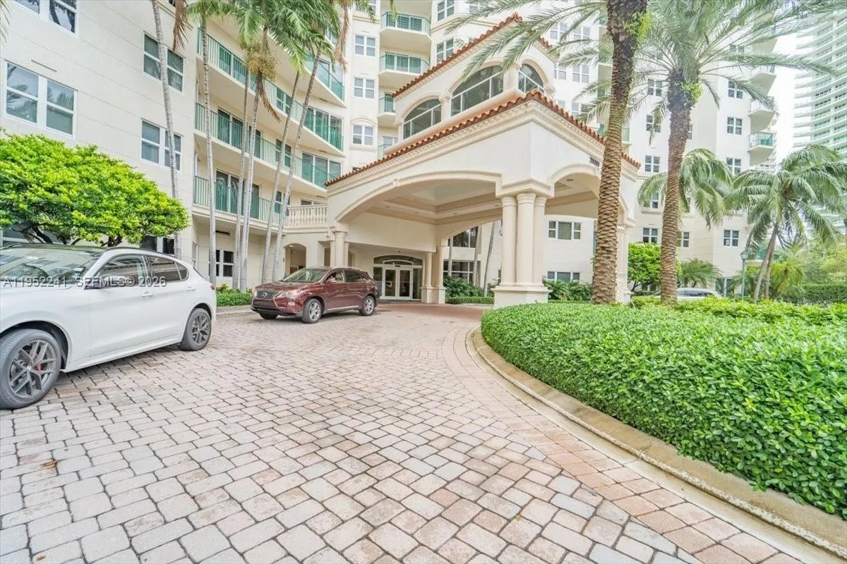 2 bedroom 2 bath for sale at 20000 E Country Club Dr # 409, Aventura FL 33180