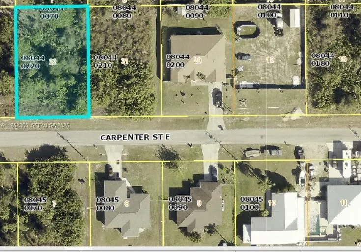 859 Carpenter St E, Lehigh Acres FL 33974