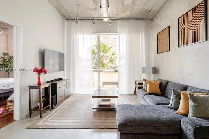 1 bedroom 1 bath for sale at 2001 Biscayne Blvd # 3401, Miami FL 33137