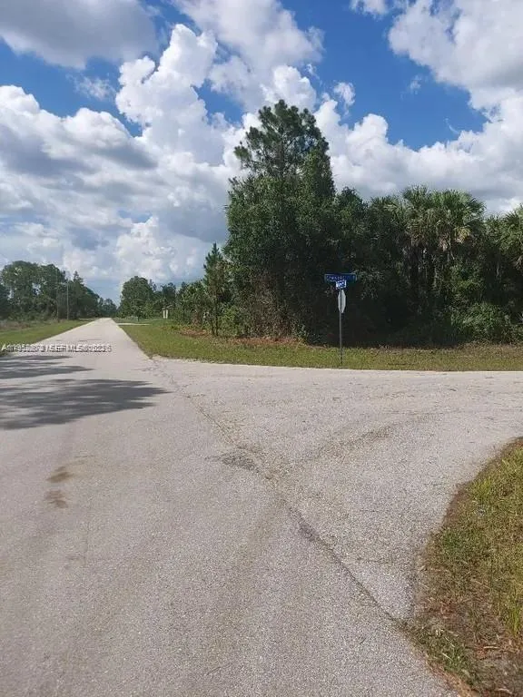 for sale at 1233 E cresent, Lehigh Acres FL 33974