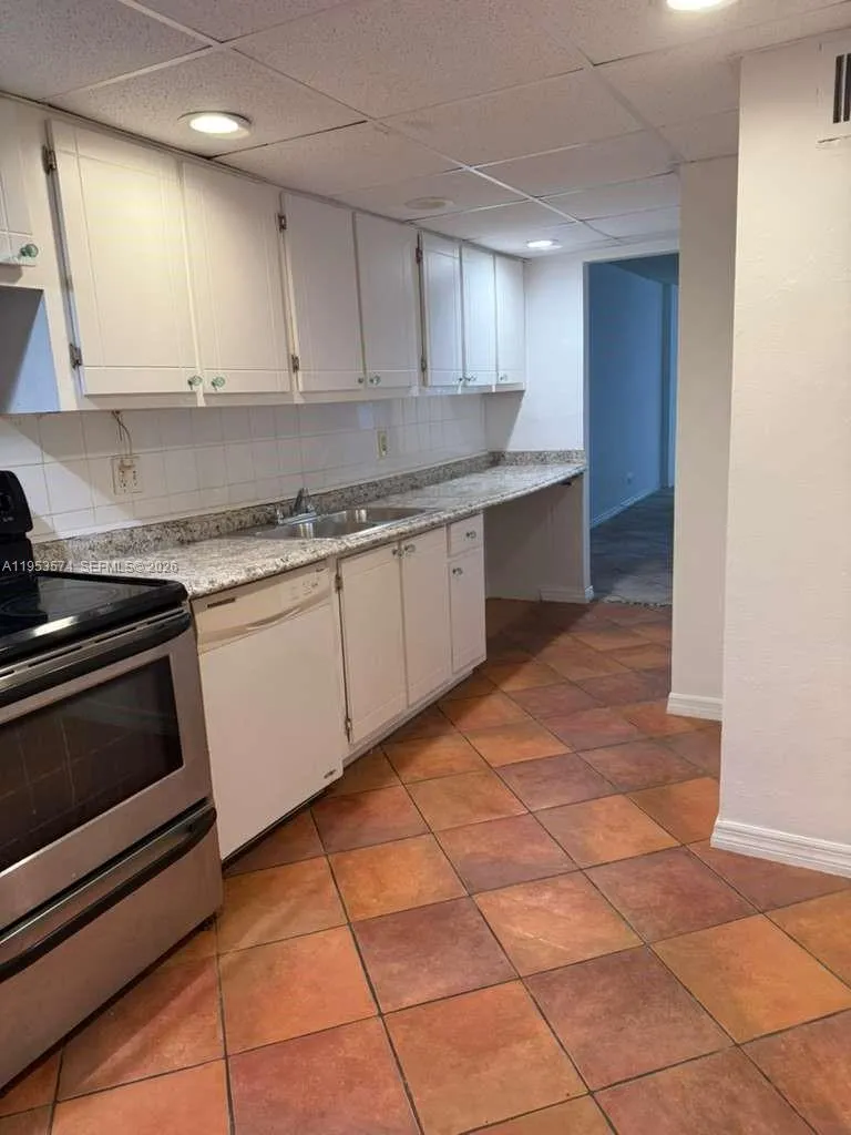 3660 NE 166TH ST # 609, North Miami Beach FL 33160