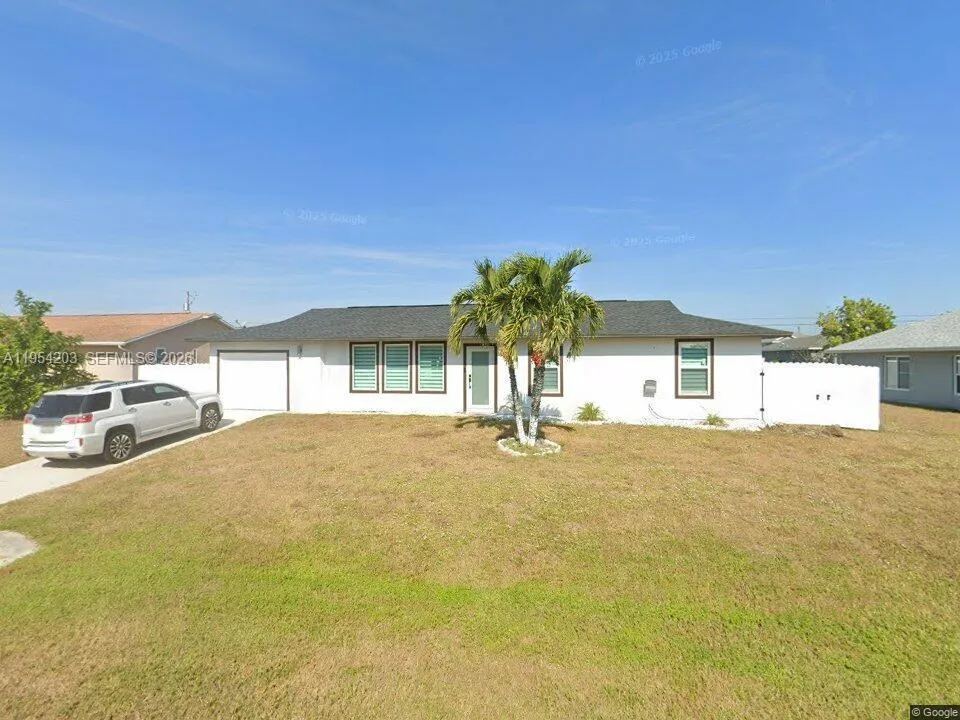 3 bedroom 2 bath for sale at 607 SW 25 lane, Cape Coral FL 33914