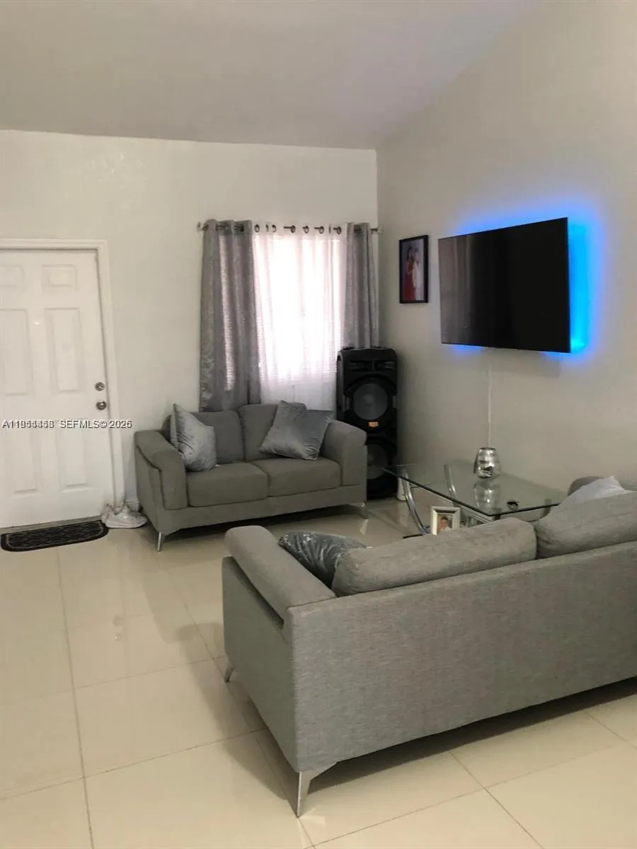 27 NE 13th Ave # 4, Homestead FL 33033