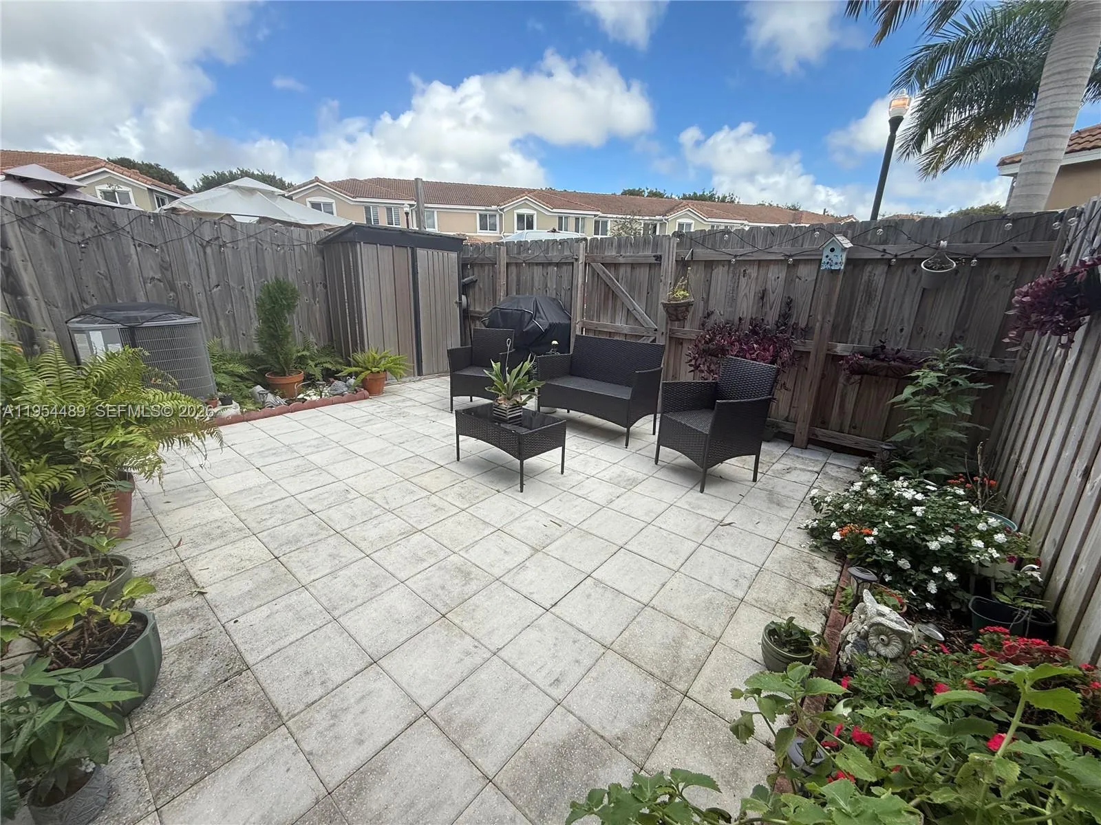 1043 SE 24th Ave, Homestead FL 33035