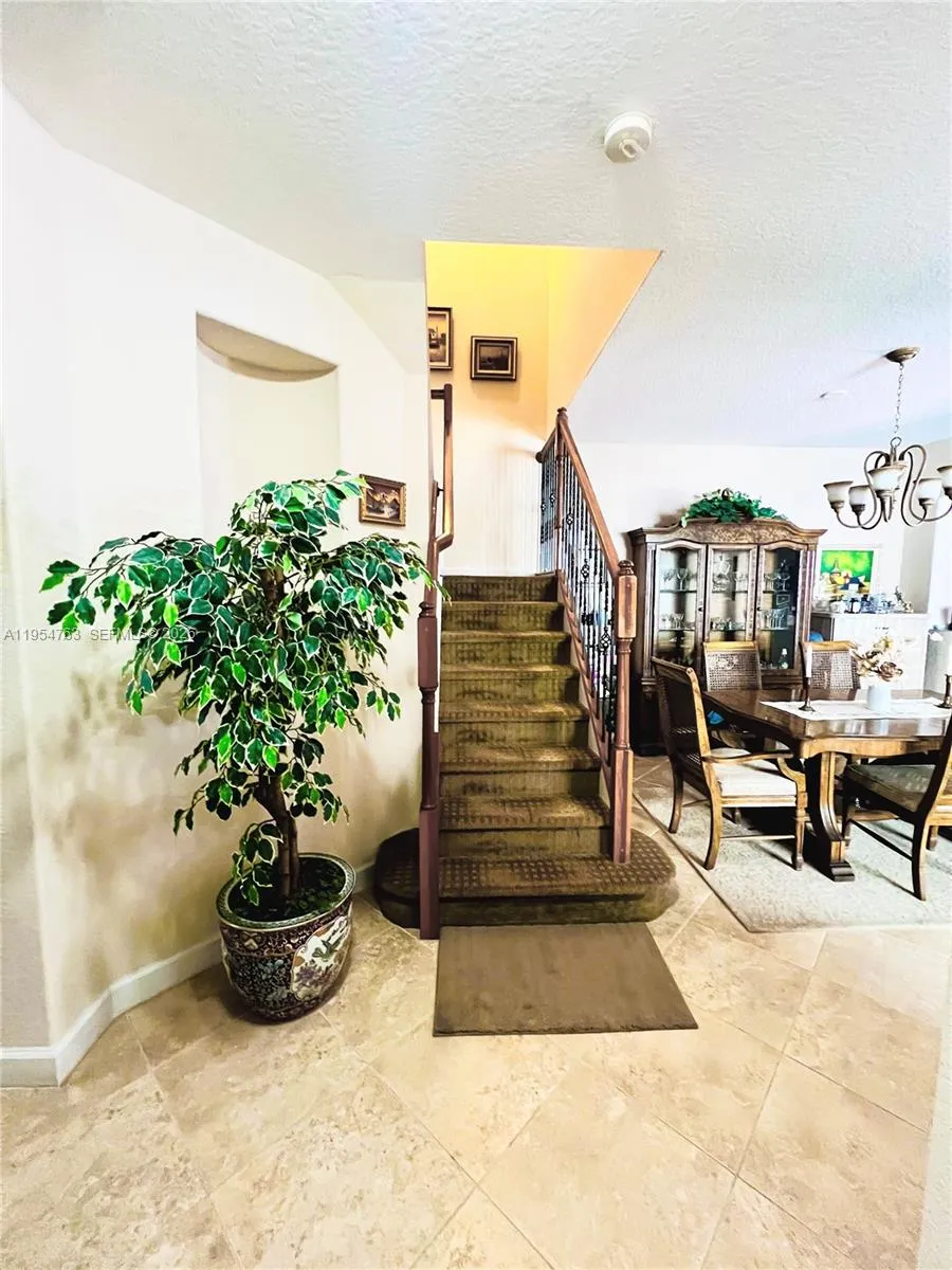 2499 SE 14th St, Homestead FL 33035