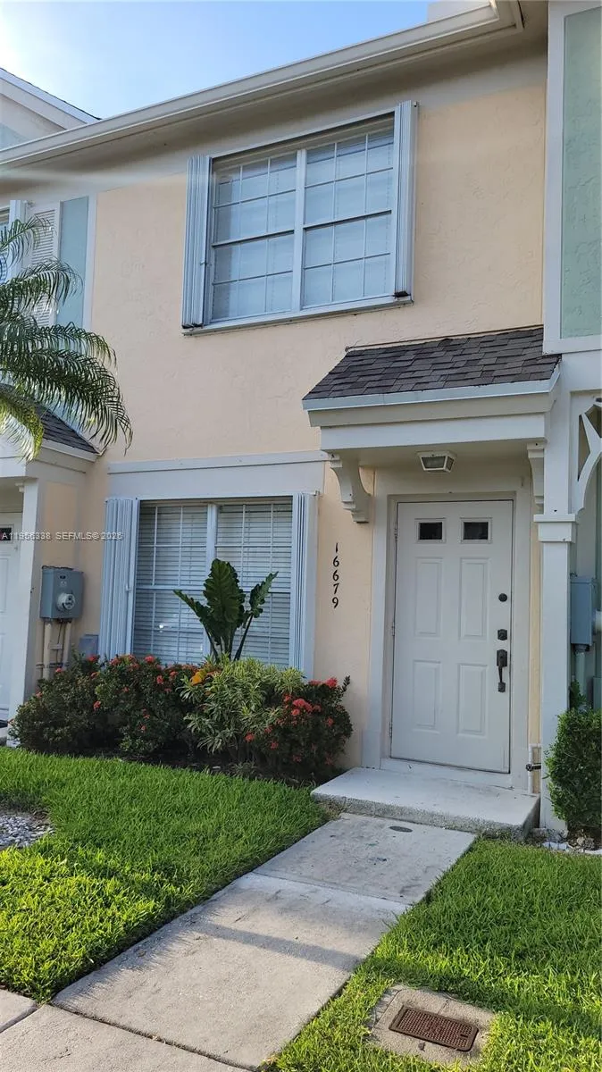 2 bedroom 1 bath for sale at 16679 Hemingway Dr, Weston FL 33326