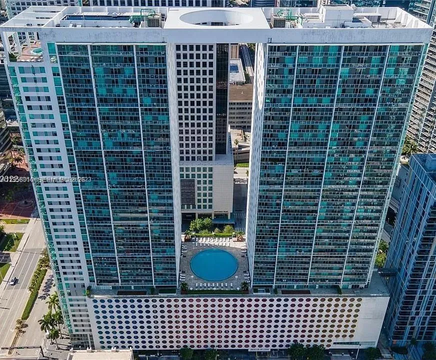 2 bedroom 2 bath for sale at 55 SE 6th St # 1807, Miami FL 33131
