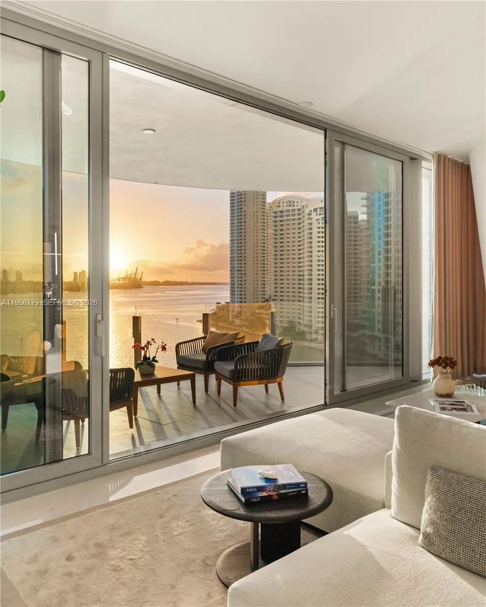 300 Biscayne Boulevard Way # 1101, Miami FL 33131