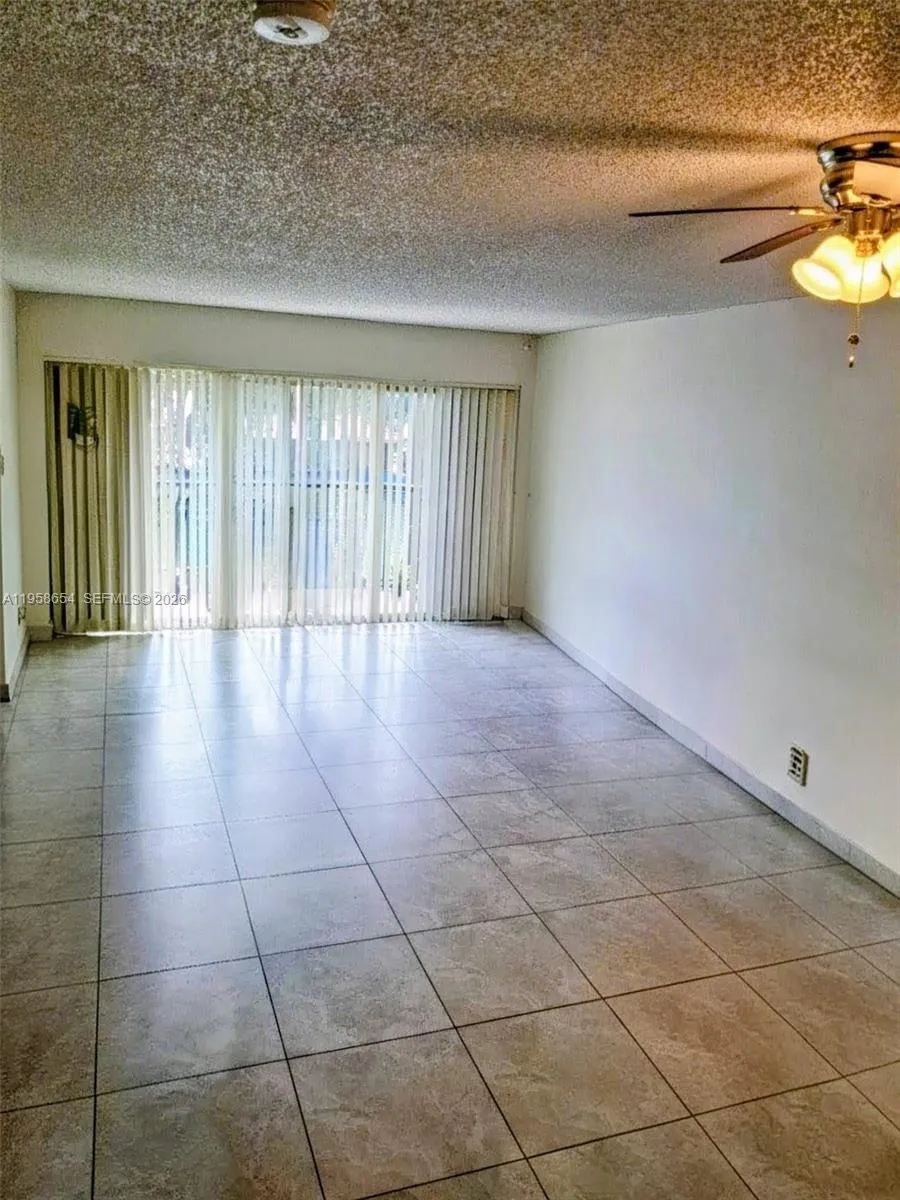 8801 Wiles Rd # 208, Coral Springs FL 33067