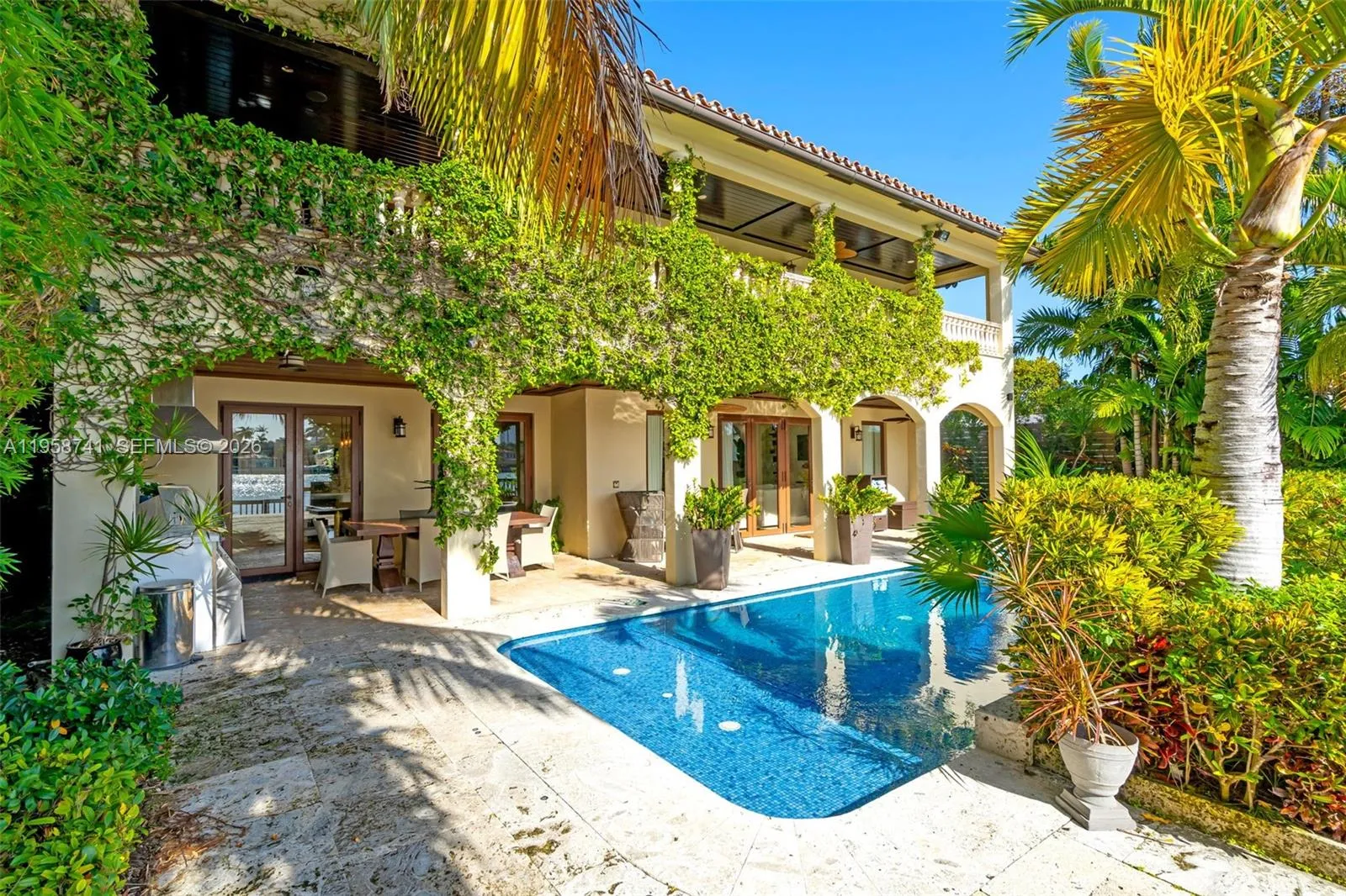 1398 Bay Dr, Miami Beach FL 33141