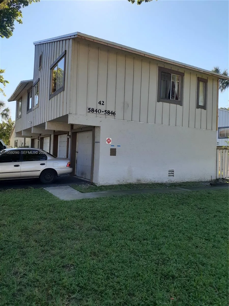 2 bedroom 1 bath for sale at 5842 NW 21st St # B, Lauderhill FL 33313
