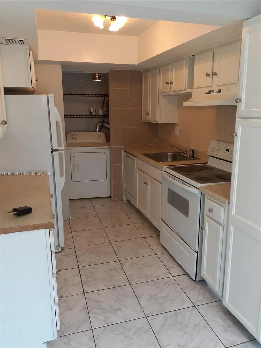 5842 NW 21st St # B, Lauderhill FL 33313