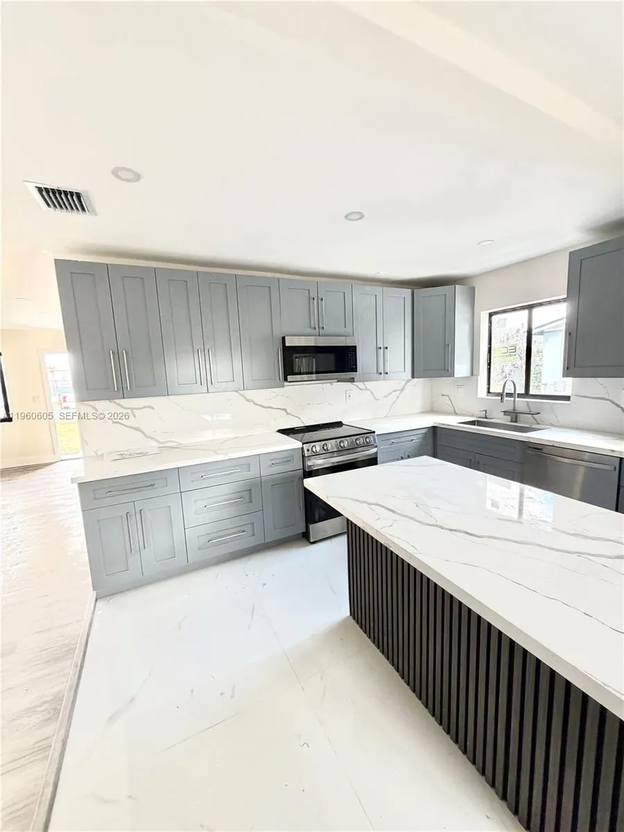 3740 NW 188th St, Miami Gardens FL 33055