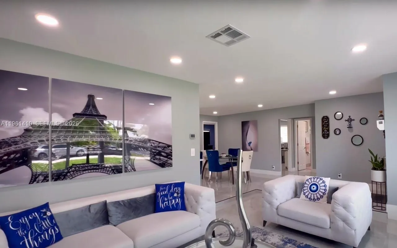 8275 Shadow Wood Blvd, Coral Springs FL 33071