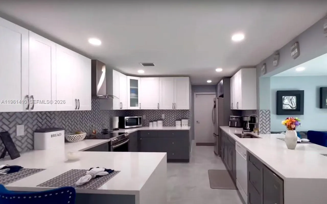 8275 Shadow Wood Blvd, Coral Springs FL 33071