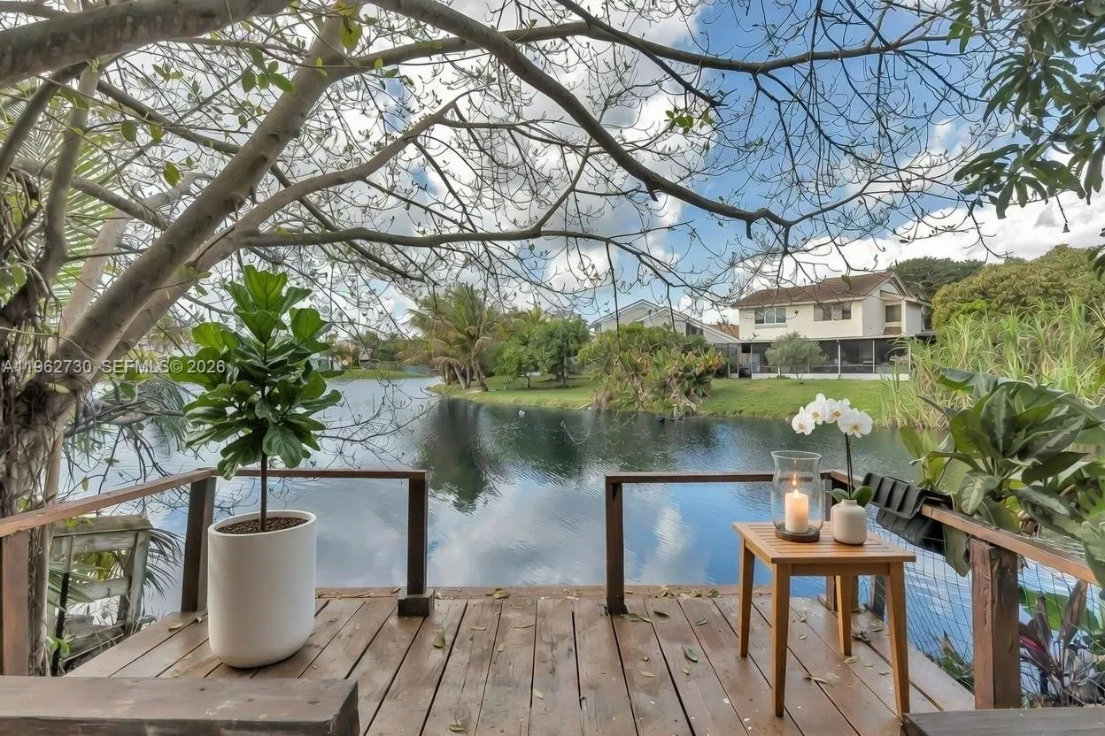 3 bedroom 3 bath for sale at 4011 SW 82nd Ter, Davie FL 33328