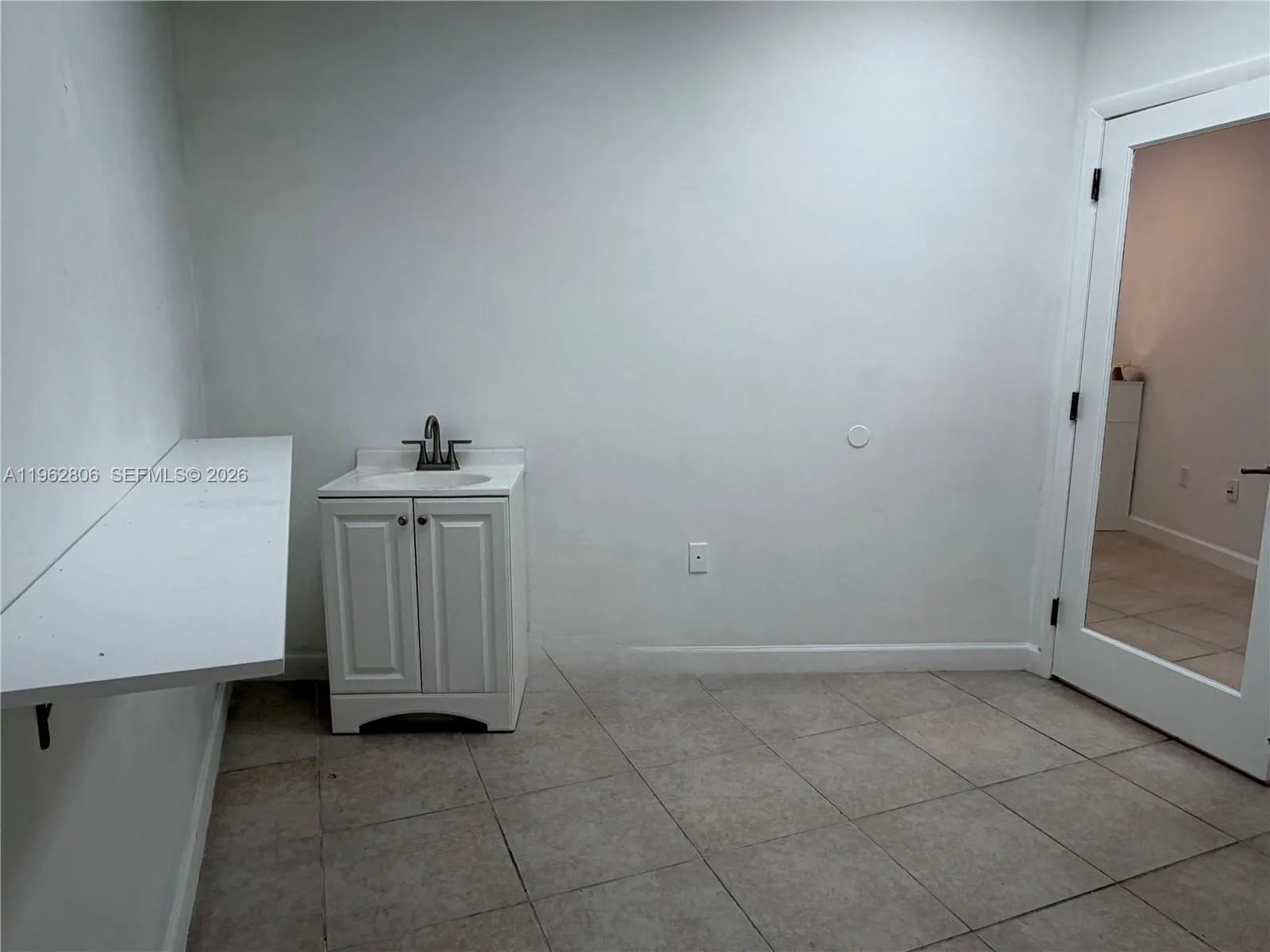 18315 W Dixie Hwy, North Miami Beach FL 33160