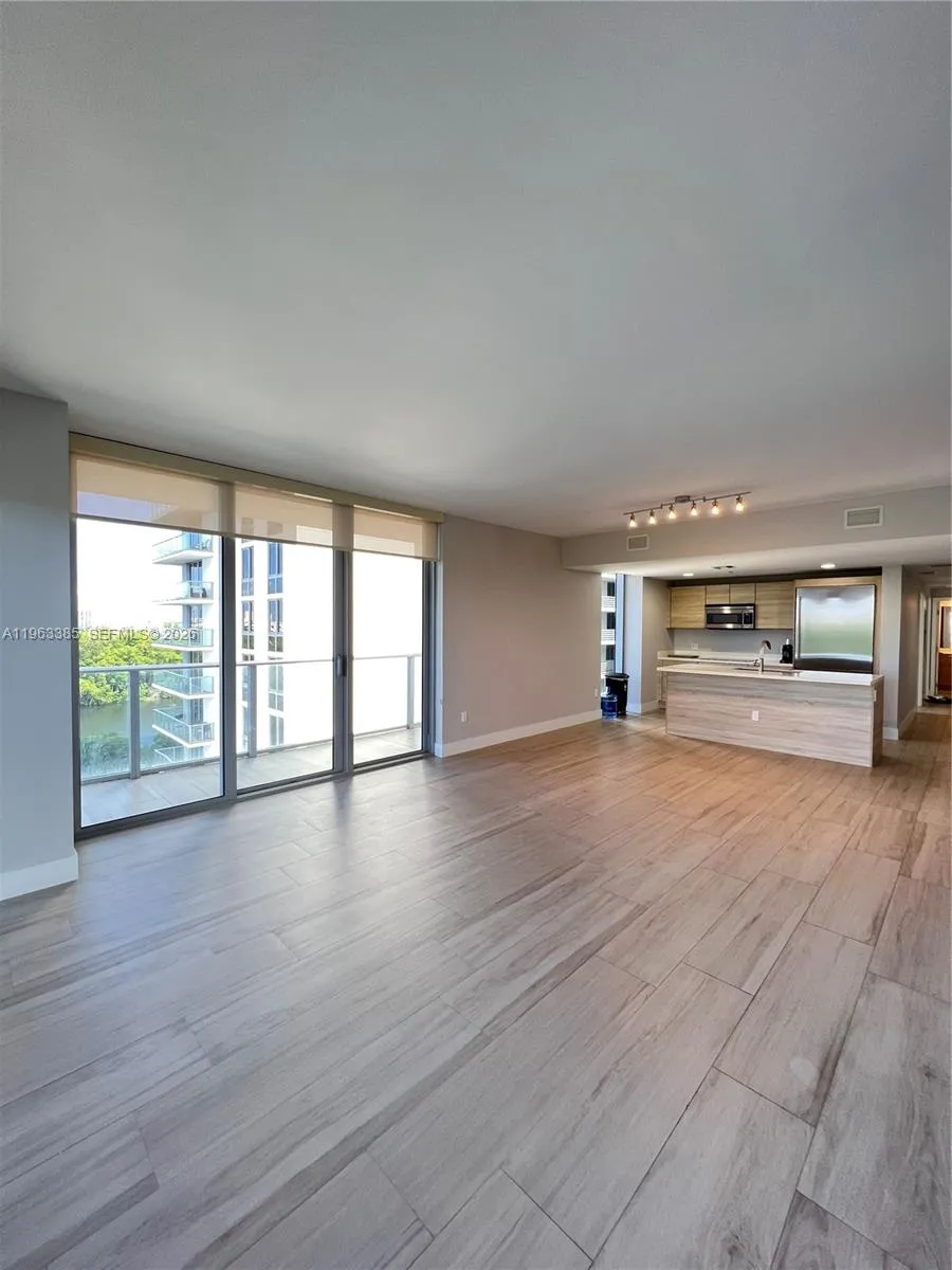 16385 Biscayne Blvd # 607, North Miami Beach FL 33160