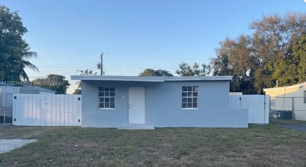 2 bedroom 1 bath for sale at 2349 NW 13th Ct, Fort Lauderdale FL 33311